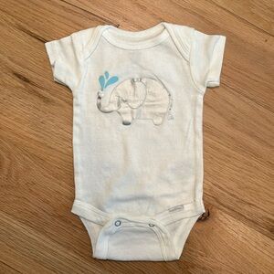 5/$5 Gerber Organic Short Sleeve Onesie - Elephant Theme - NB